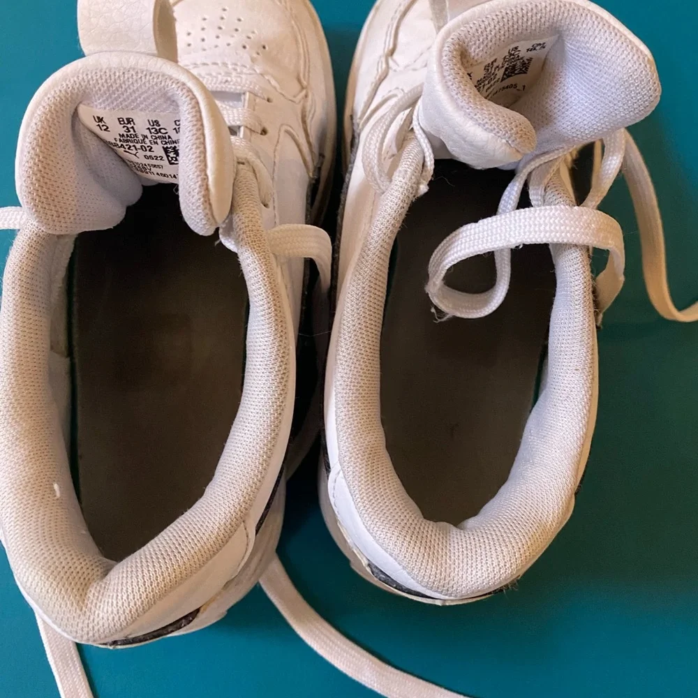 white and black sneakers puma shoes excellent condition running gym shoes - Picture 7 of 8